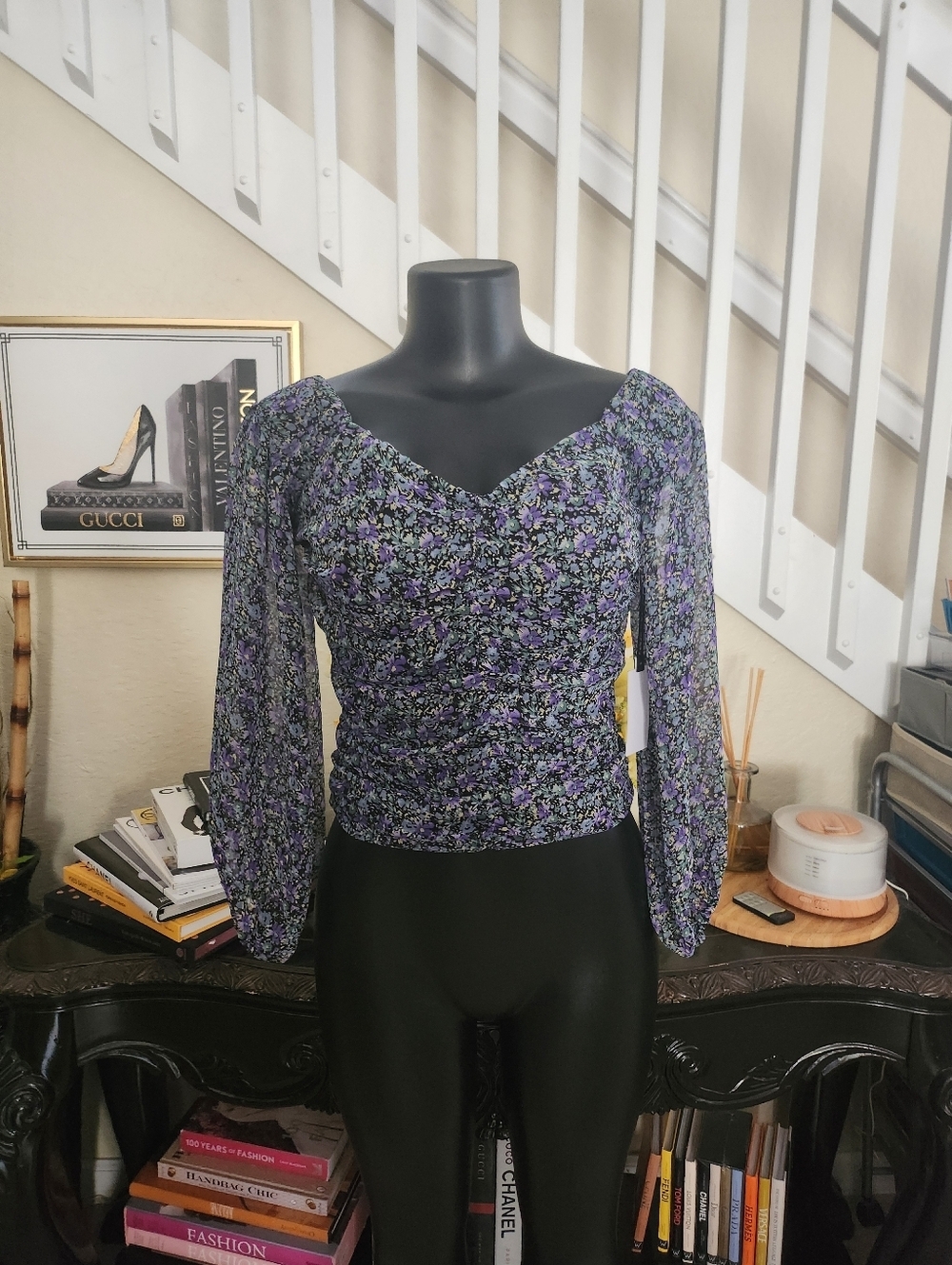 ASTR floral top size M NEW